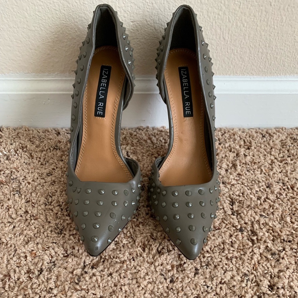 Gray Studded Pump
